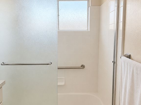 5th image of 748 Carmel Ave #4