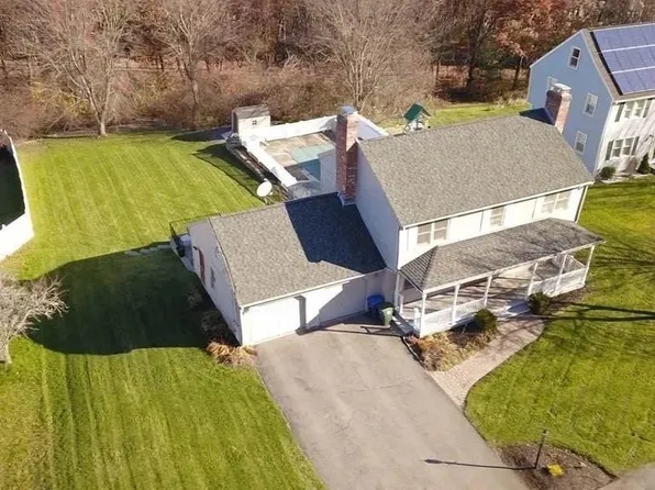 12 Drummer Ln, Leominster, MA 01453
