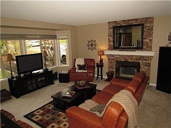Living room w/fireplace