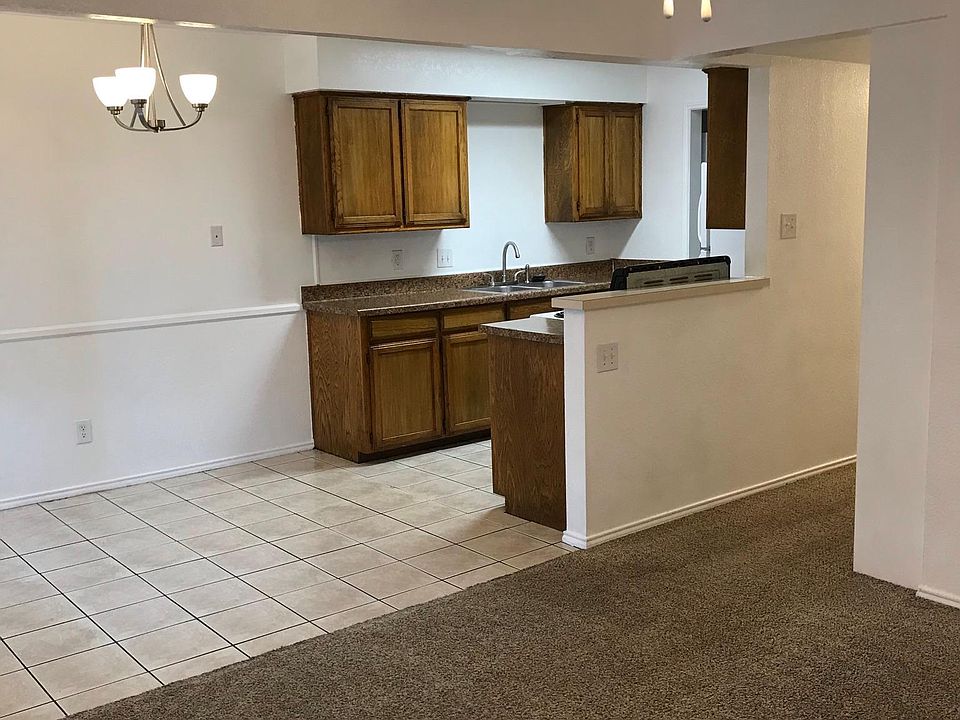 Kitchen & dining room from Living room