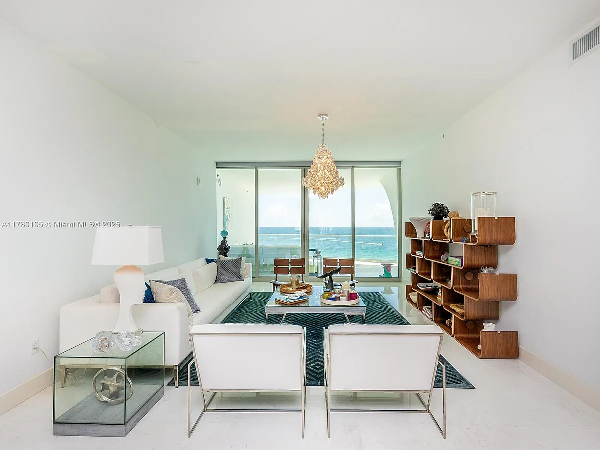 Building Photo - 16901 Collins Ave #703