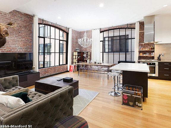 5th image of 2215 Stanford St #1821