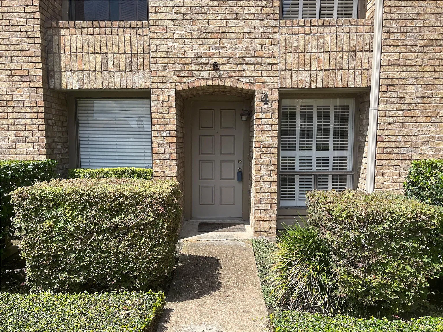 2 bed, 2.5 bath, 1424 sqft, $2,150 — Photo 1