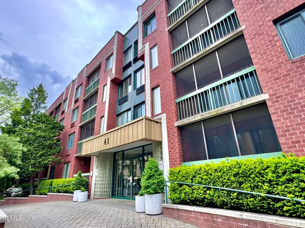 41 Wellington Ct APT 3F, Staten Island, NY 10314