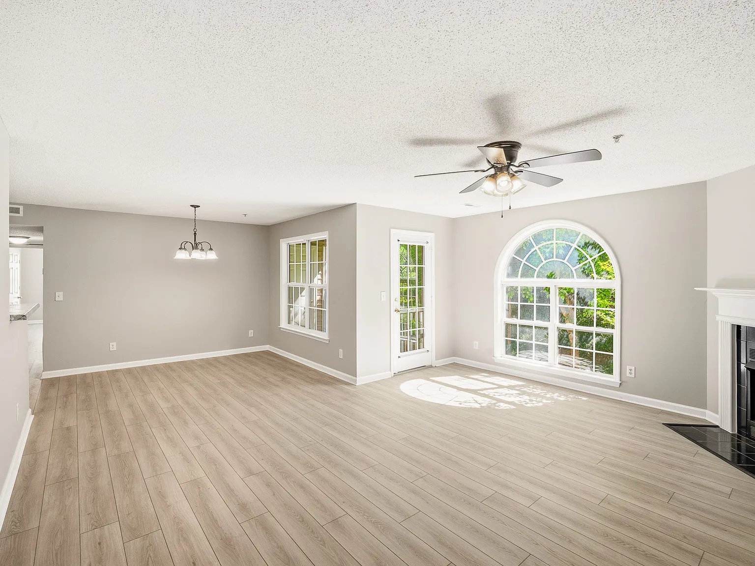 2 bed, 1162 sqft, $1,350 — Photo 2