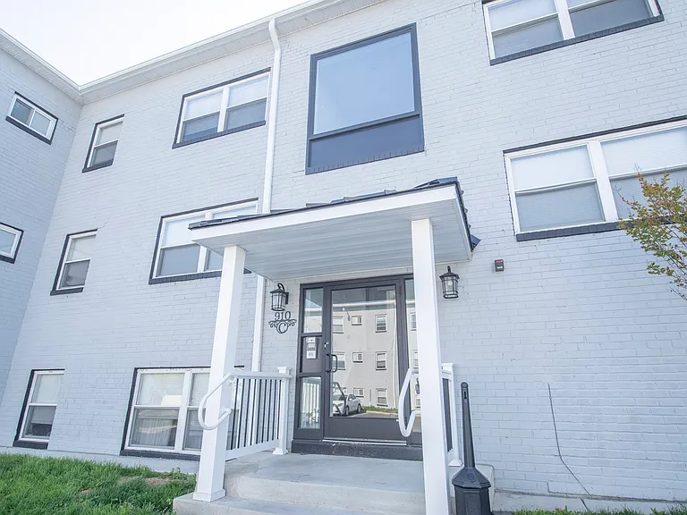 910 Gateway Blvd — Photo 13