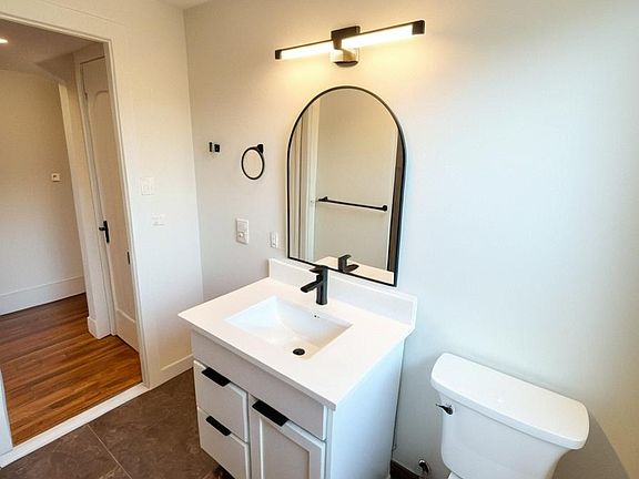 5th image of 3952 Commonwealth St #2