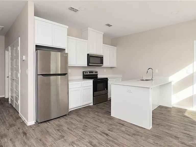 3400 Ventura Ave #3 — Photo 6