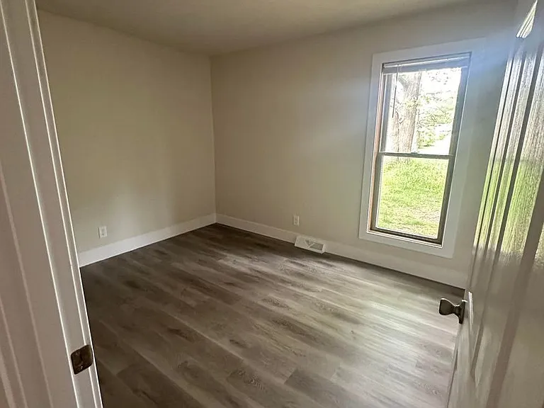 2724 Soo Marie Ave — Photo 6