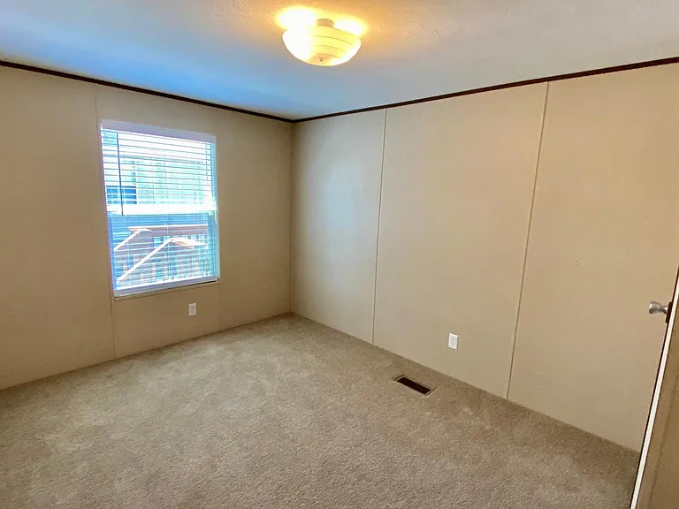 Bedroom 3 / w closet