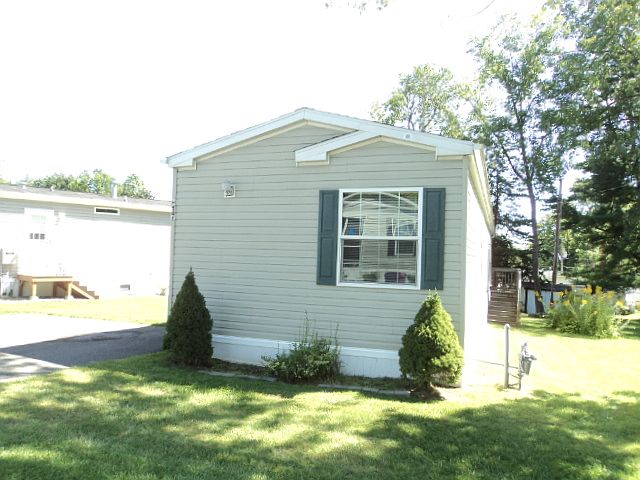 Exterior Image-45-CHAMPION H17 D R Village