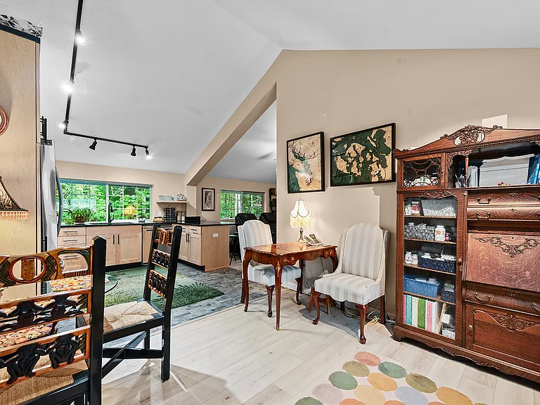 517 NW Old Orchard Way — Photo 4