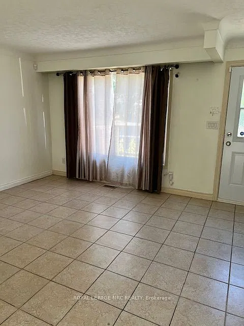 3 bed, $2,200 — Photo 4