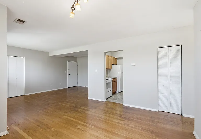 521 Epsom Rd #2C — Photo 2