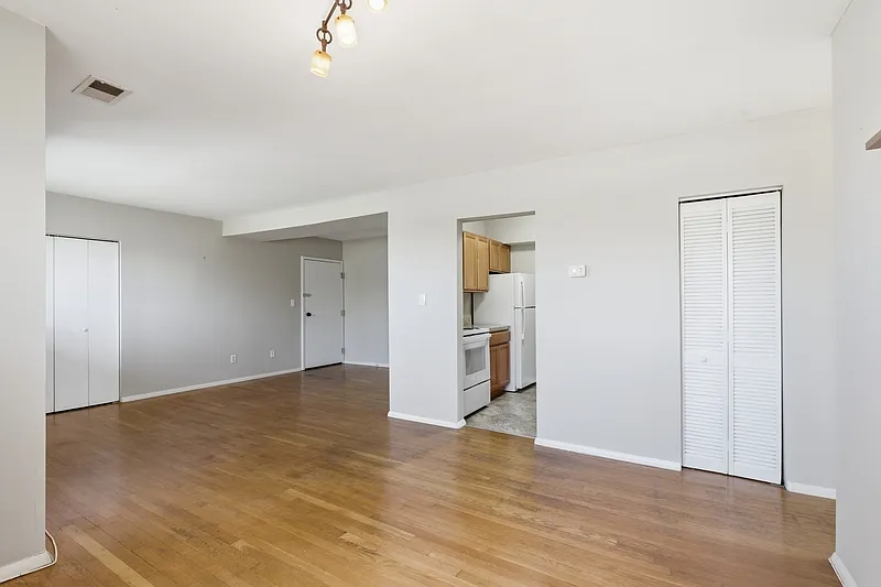 Building Photo - 521 Epsom Rd #2C