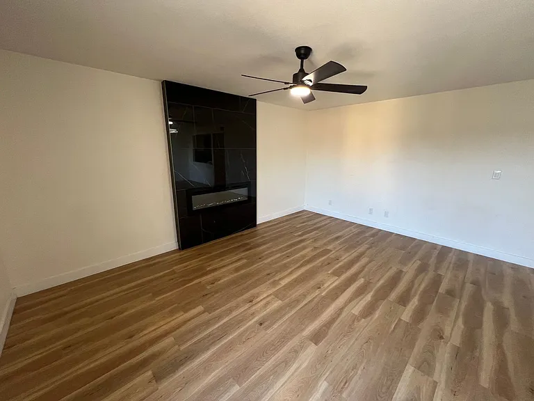 1534 Hialeah Dr #D — Photo 6