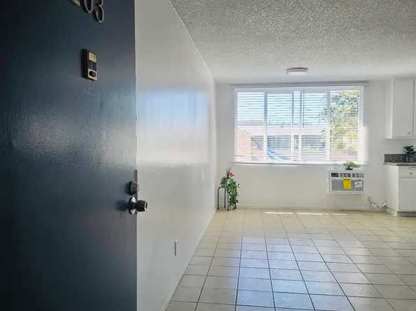 8530 Cedros Ave #203, Panorama City, CA 91402