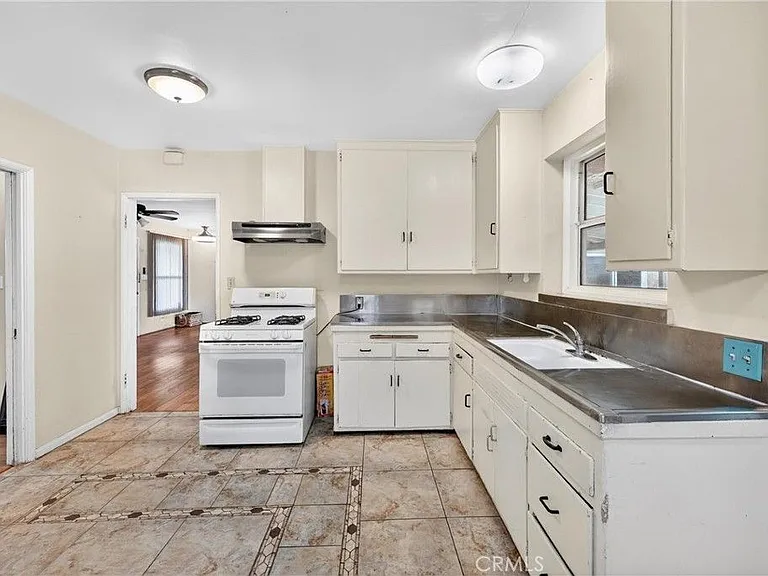 3683 San Anseline Ave — Photo 15