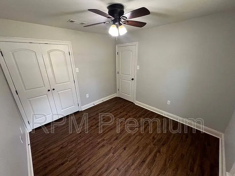 13235 Country Park Ave — Photo 34