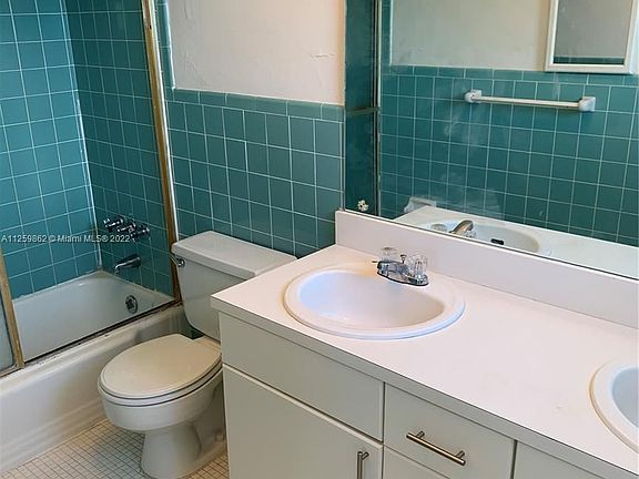 5th image of 1885 NE 121st St APT 18