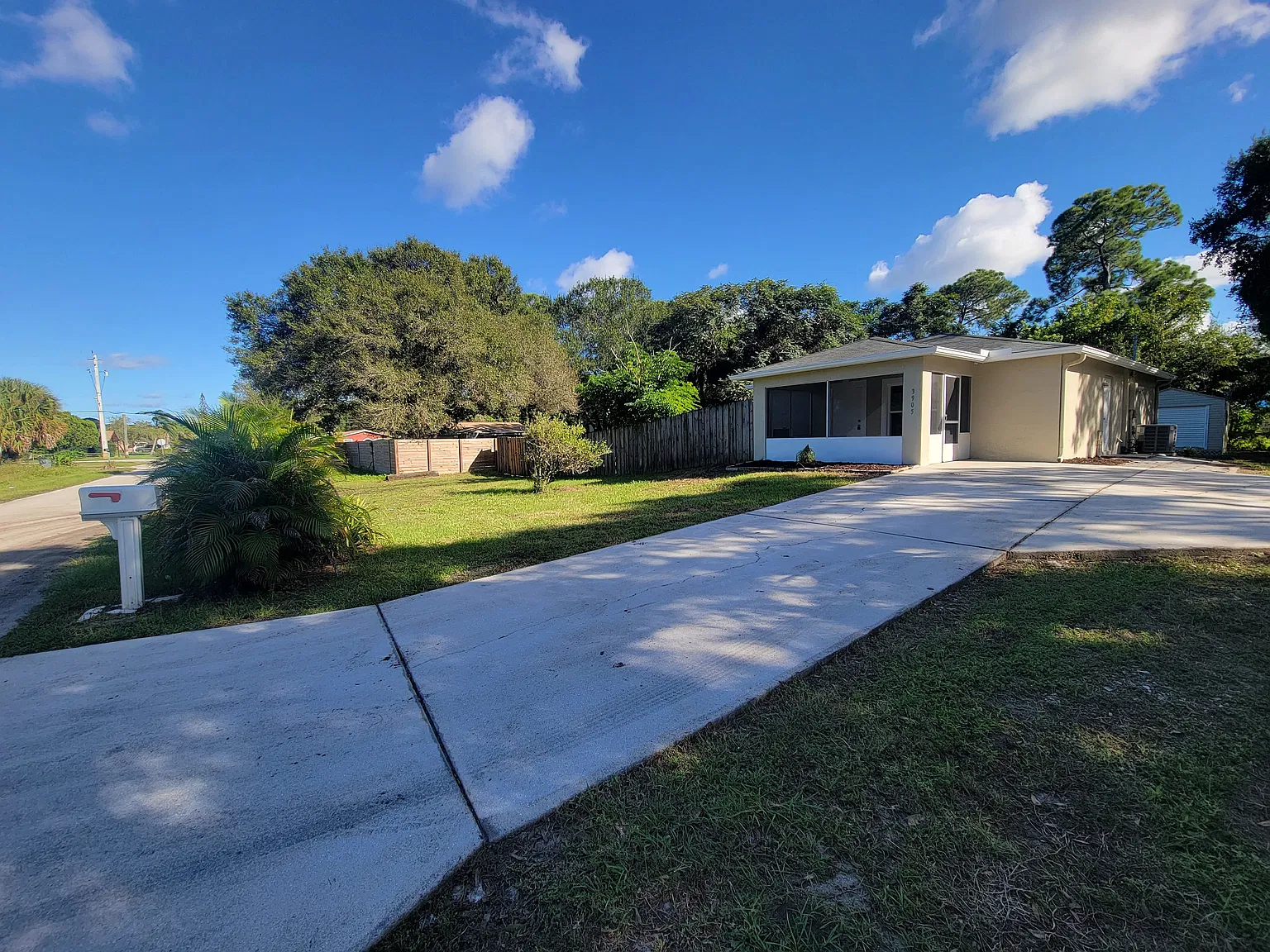 2 bed, 1026 sqft, $1,600 — Photo 3