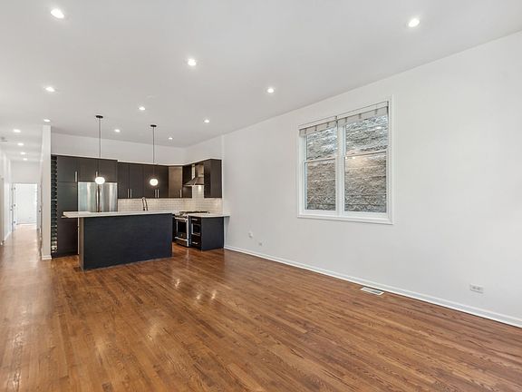 5th image of 617 N Paulina St APT 2S