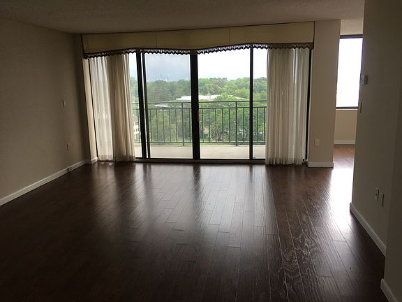 2nd image of 4401 Lakeside Dr Unit 901