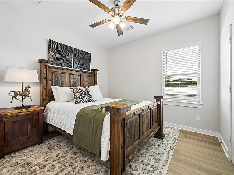2337 N Austin Ave #B — Photo 9