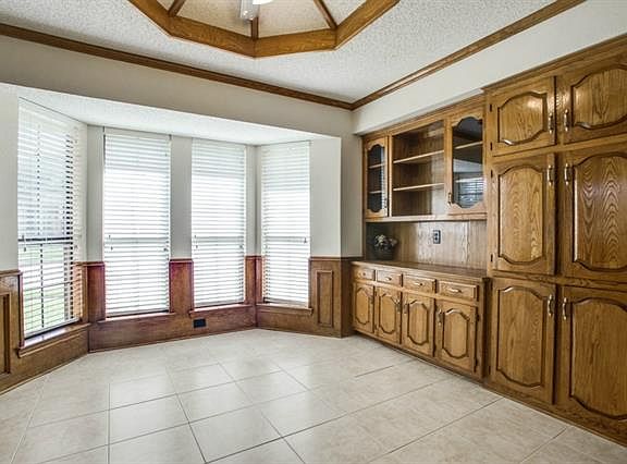 5th image of 2609 Loch Haven Dr