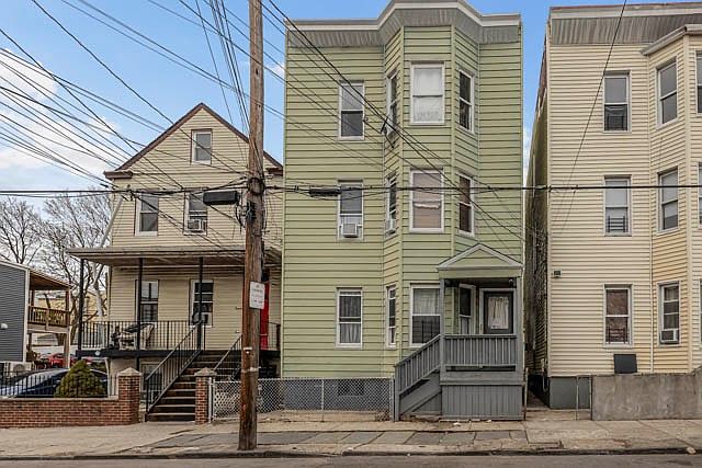 1st image of 139 Voss Ave