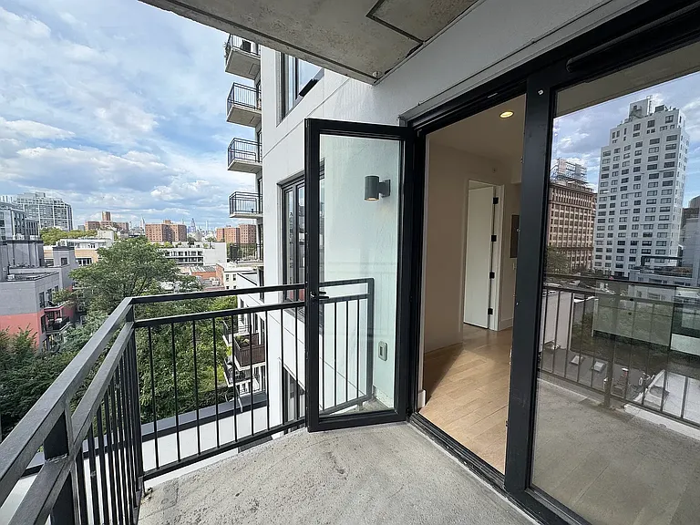 260 Gold St #917 — Photo 3