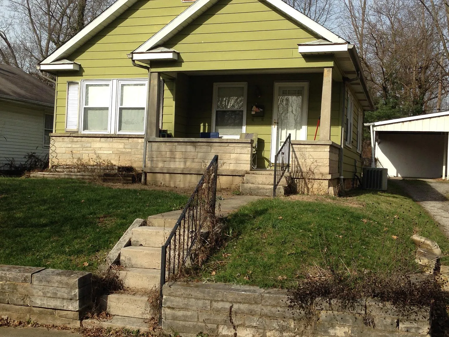 211 E Vermilya Ave — Photo 3