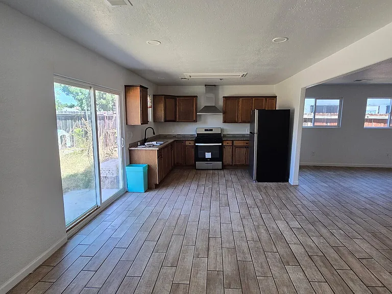2150 S Eunice Ave — Photo 5