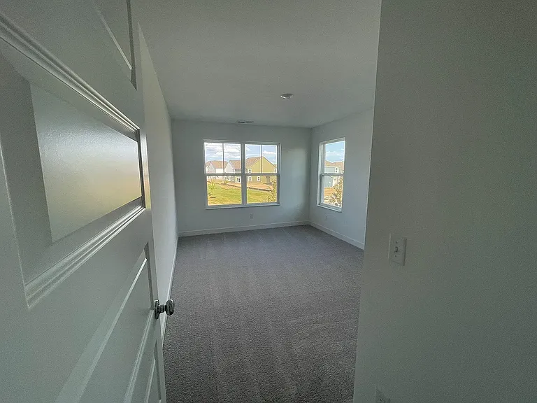 1066 Tansley Ln — Photo 12