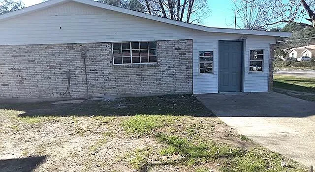 9001 Mackey Cir — Photo 3