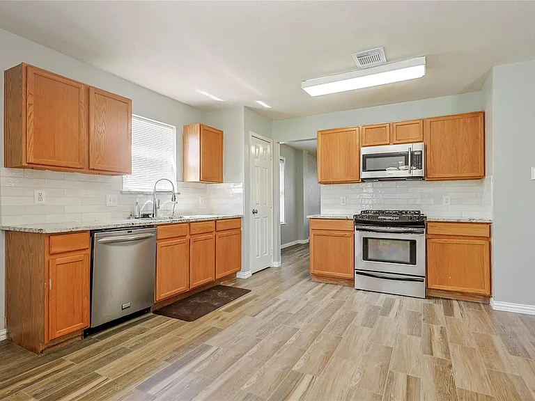 3202 Starbridge Park Ln — Photo 9