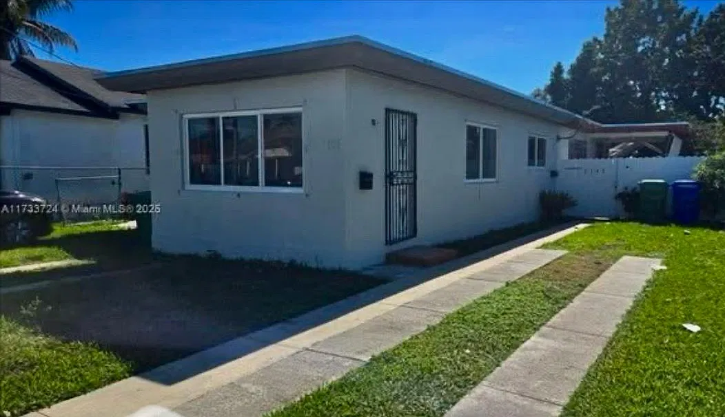 3 bed, $2,850 — Photo 1
