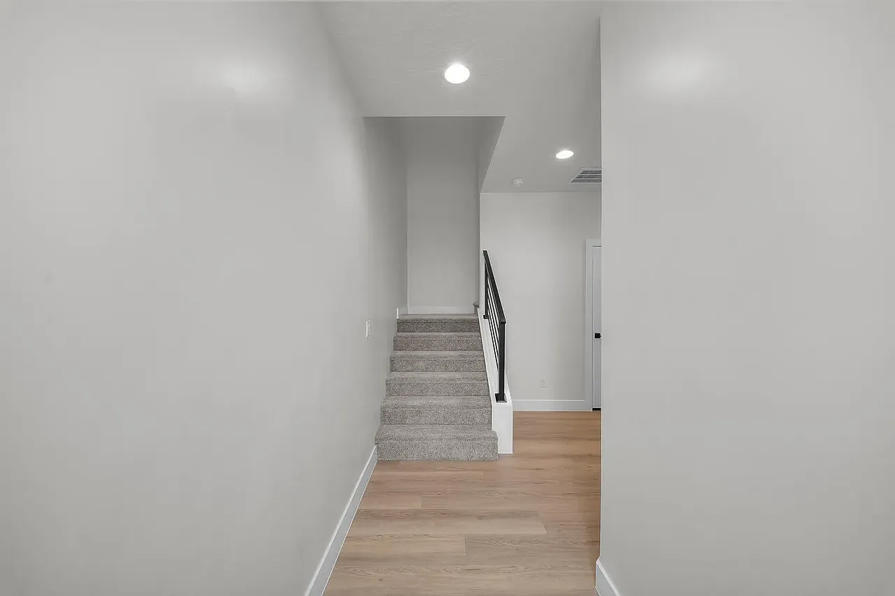 3 bed, 2.5 bath, 1496 sqft, $2,499 — Photo 3