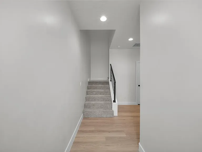 2305 E Kiabito Ln — Photo 3