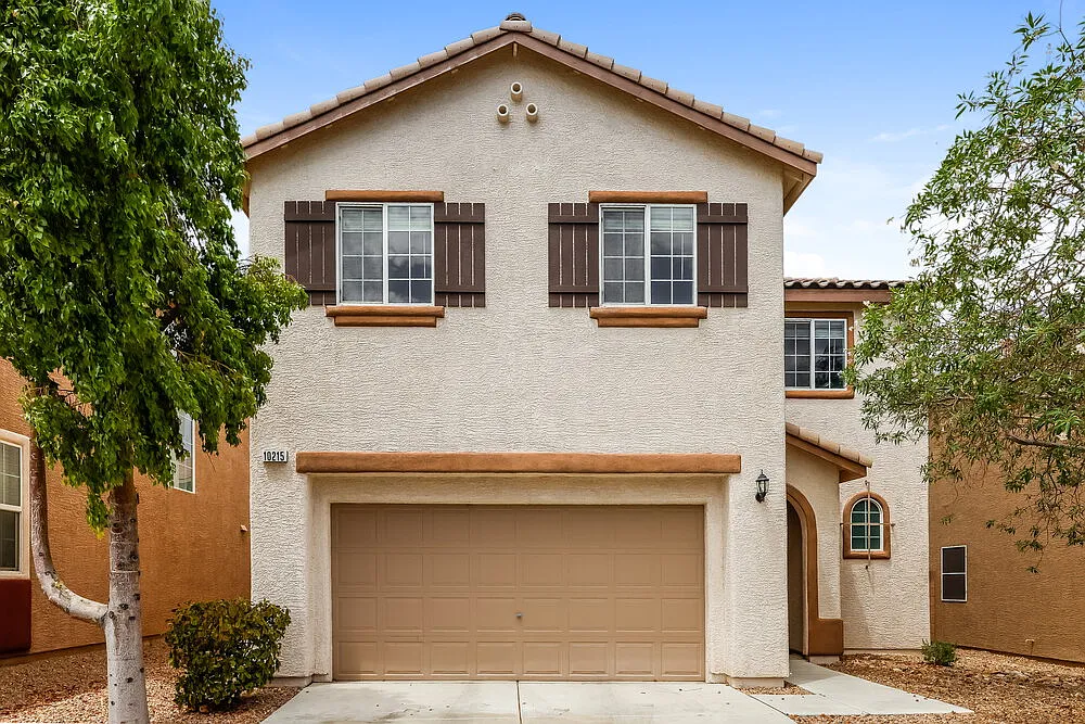 3 bed, 2.5 bath, 1703 sqft, $2,070 — Photo 1