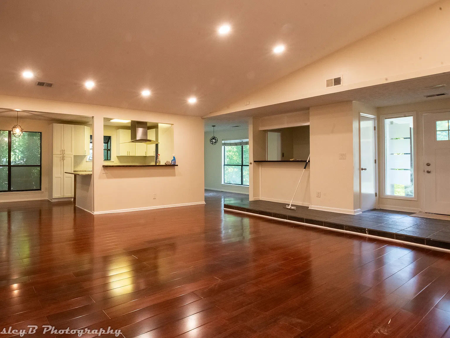 3 bed, 1800 sqft, $2,300 — Photo 2