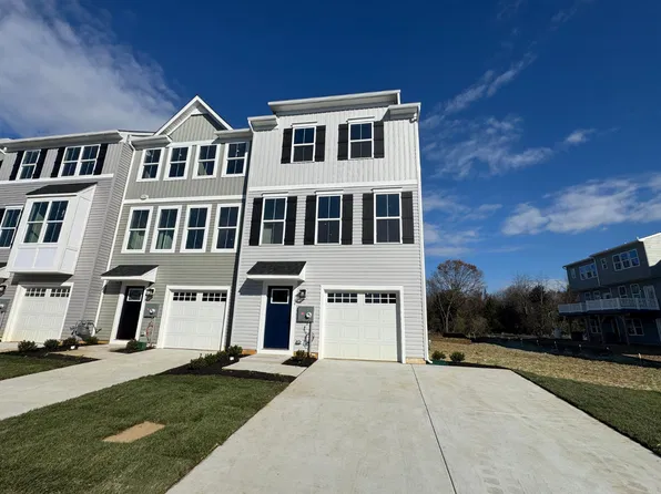 109 Spyglass Hill Dr, Williamstown, NJ 08094