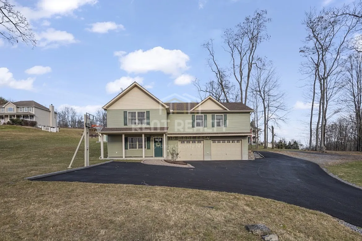 4 bed, $4,400 — Photo 1