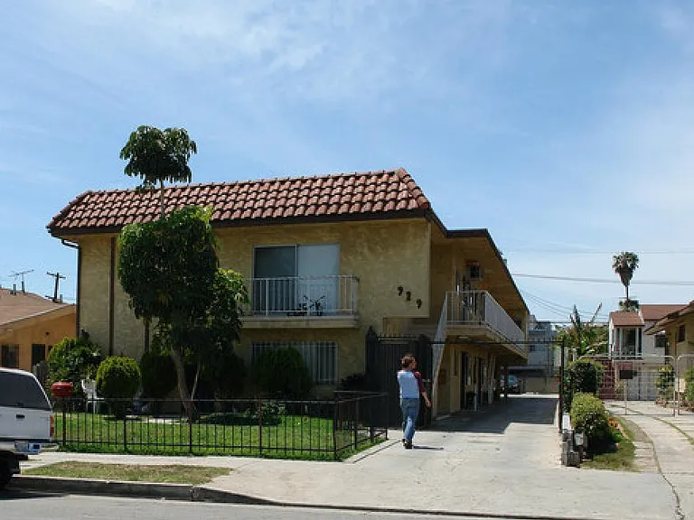 929 N Normandie Ave — Photo 13