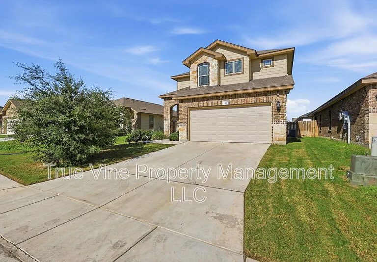 114 Katy Way — Photo 2