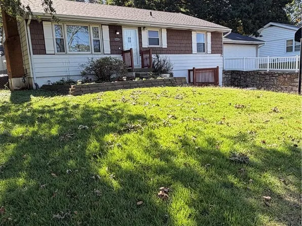 9005 E 79th St, Raytown, MO 64138