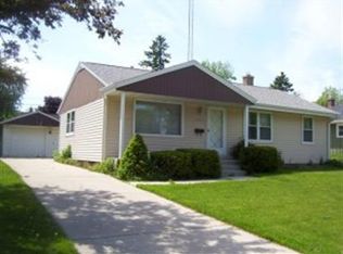 1306 N 8th St, Manitowoc, WI 54220