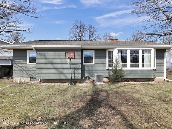 2nd image of 2831 Woodview Dr