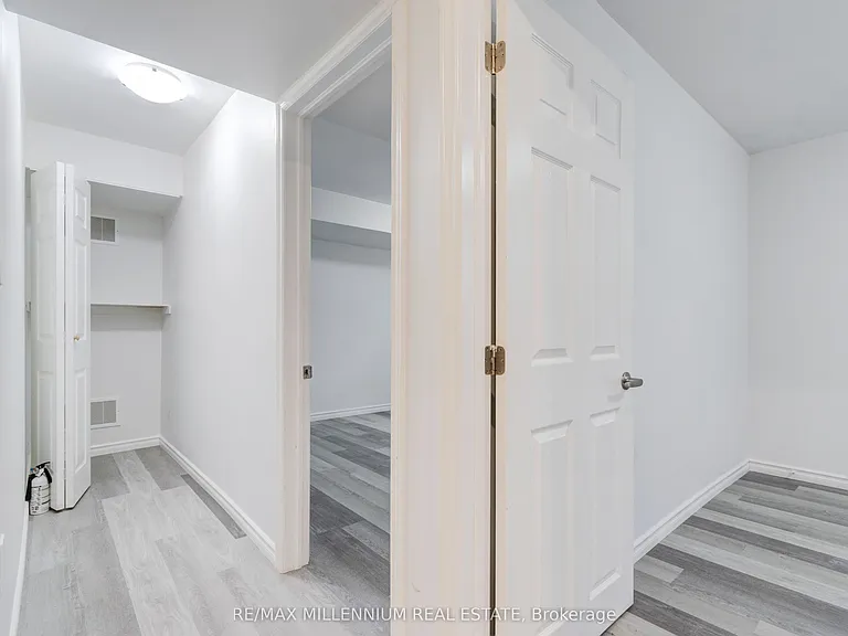 481 Bessborough Dr — Photo 22