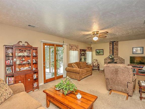 5th image of 1891 N Oak Dr
